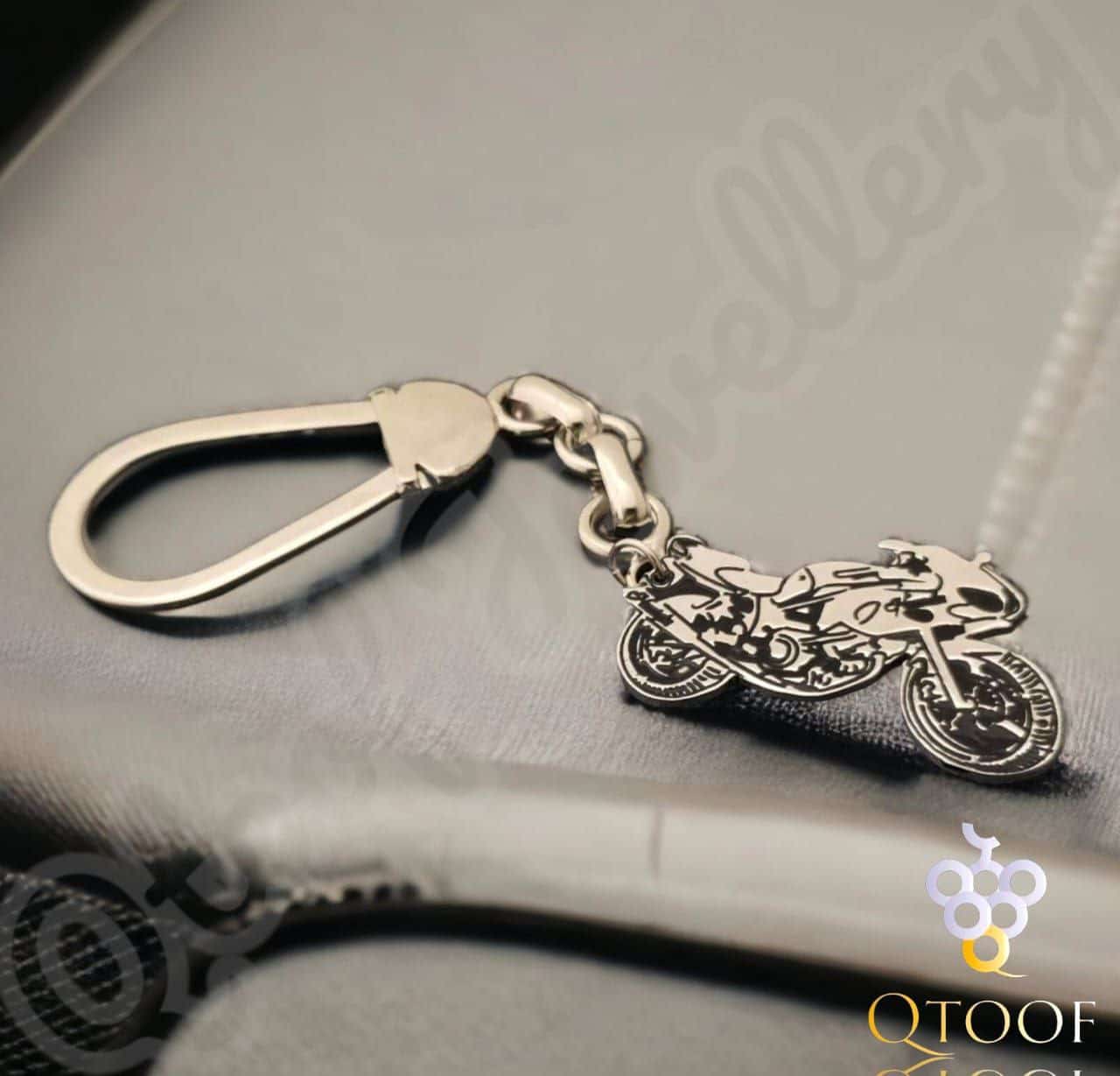 ميدالية دراجه نارية